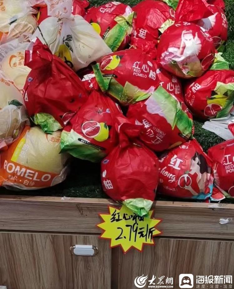 六块钱就能买一整个！济南市场红柚价格较往年降价近半