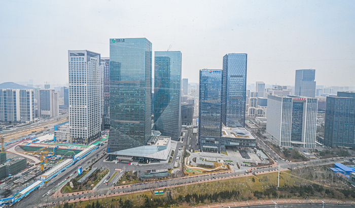 建邦数字中心项目位于济南城市发展主轴经十路正中央,处于济南cbd和