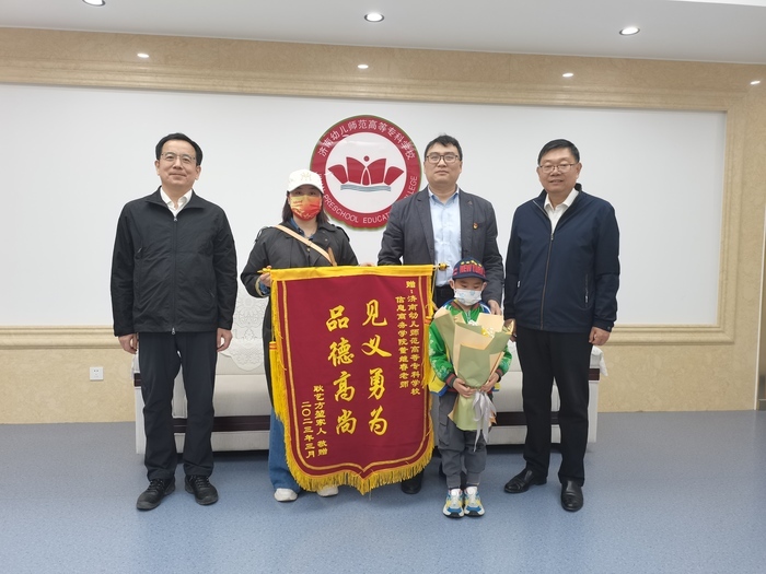 “这是老师应该做的！”济南幼高专教师跳入大明湖救出落水儿童