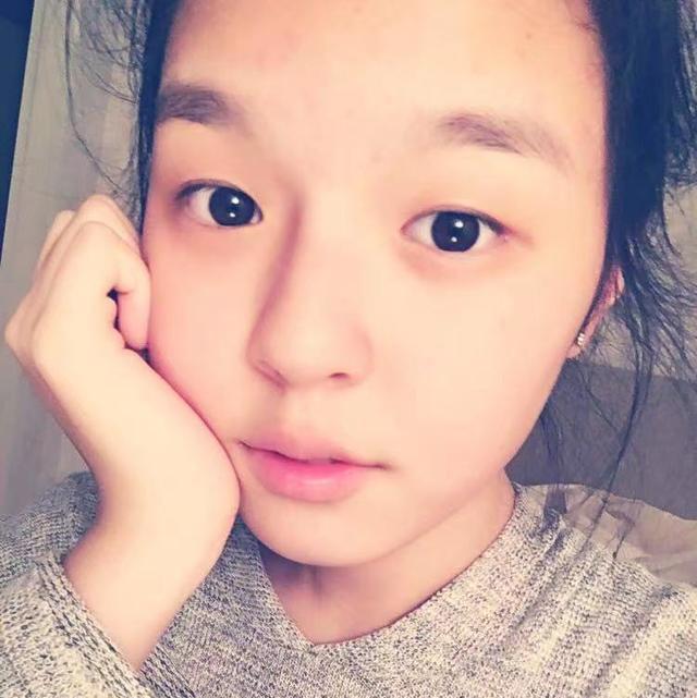 李詠19歲女兒罕見曬照素顏清純手戴奢華腕錶