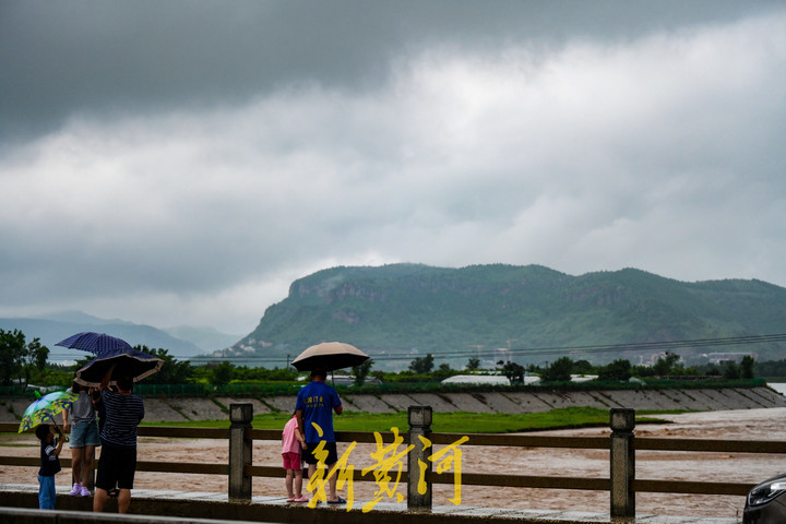 雨后山间图片