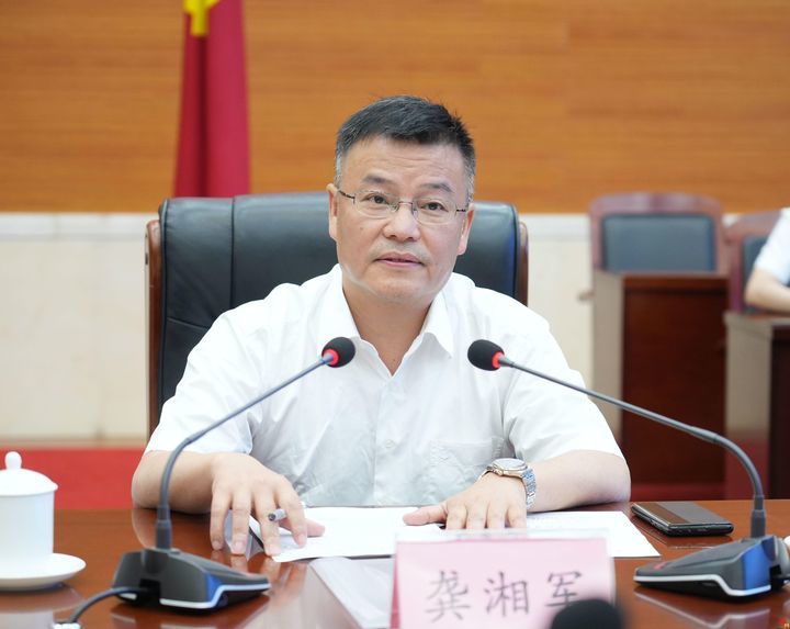 湖南建工集团总承包公司党委副书记,总经理龚湘军及公司相关负责人,我