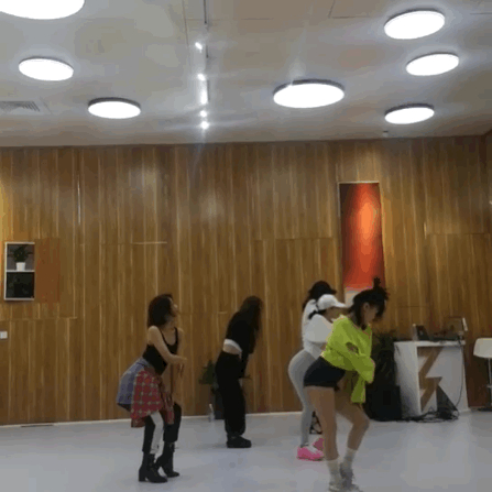 女团太惨了!姐姐们不收手机吗什么梗 我已经猜到了节目开播之后的情景