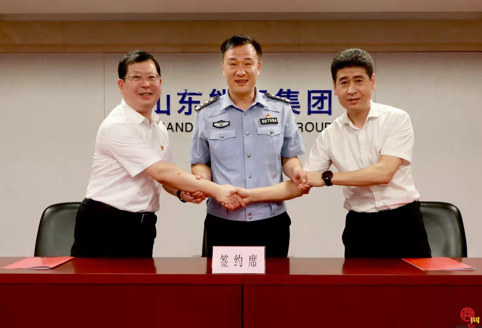 济南交警：“警企合作”共建交通工作社会化管理新模式