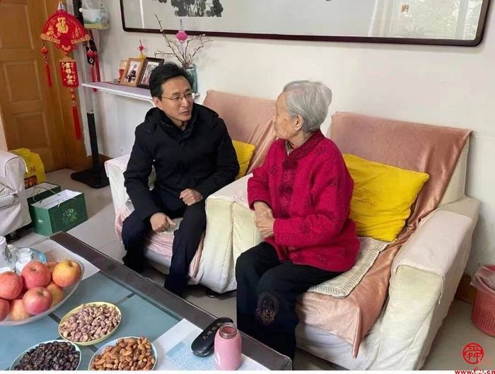 春风化雨润心田，亲情服务暖人心  历下区开展离休干部大走访“登门行动”