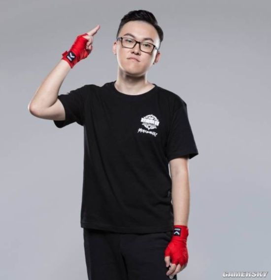 F1天王赛冠军重磅出炉 鞠春良时隔两年再度捧杯！