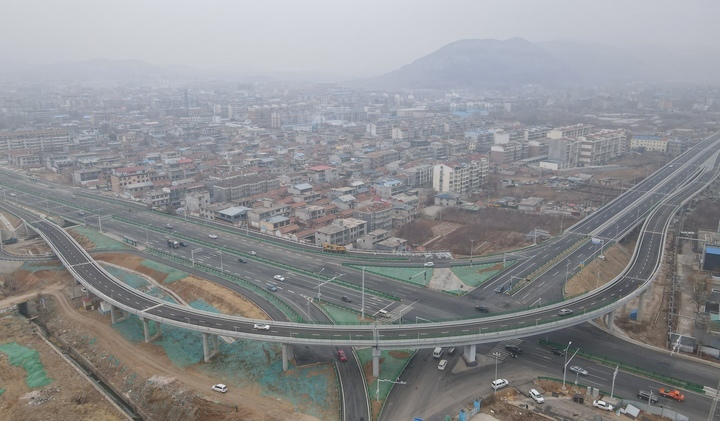 东西向高架及地面道路放开通行，仲宫互通立交桥全面启用