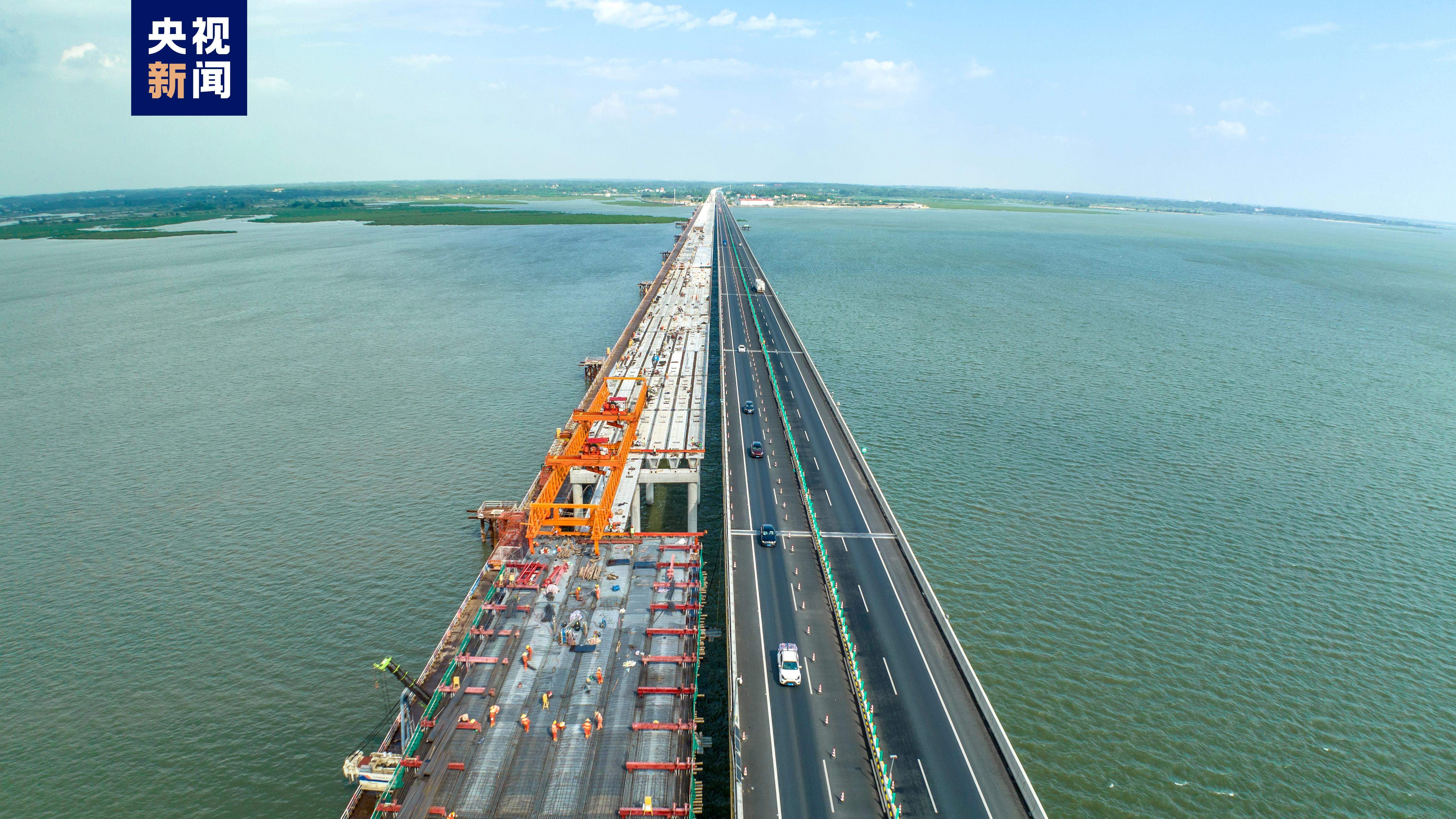 广西铁山港跨海特大桥全线贯通