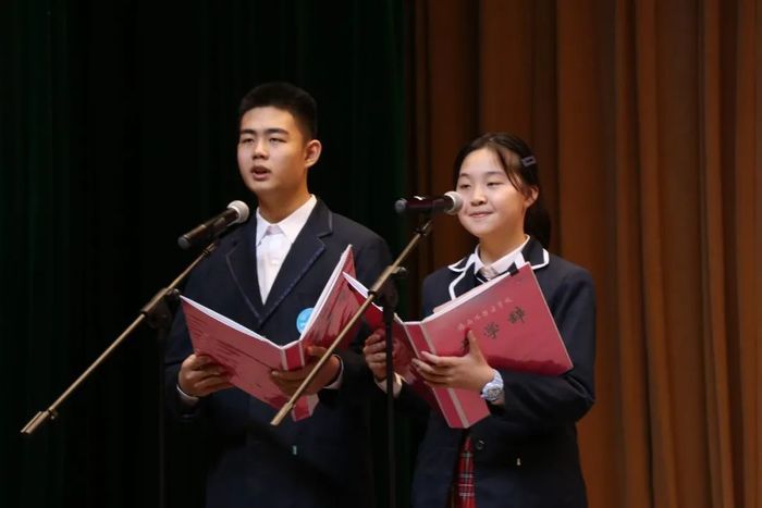 犇跑2021济南外国语学校举行新学期开学典礼