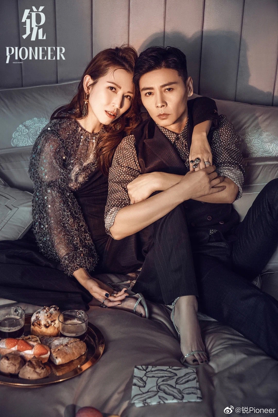 眼神含情让人羡慕蔡少芬张晋夫妻大片曝光