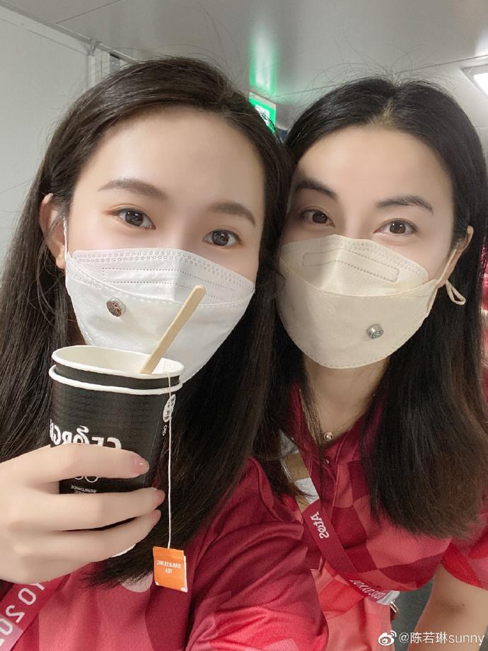 陈若琳晒郭晶晶做的手工奶茶 直言“幸福的冒泡嗷”