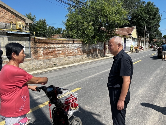 震后五六个小时,刘运平几乎没有停下过脚步.