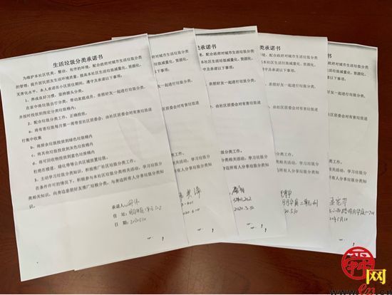 历下清华园社区垃圾分类宣传入户：“原来大棒骨属于其他垃圾！”