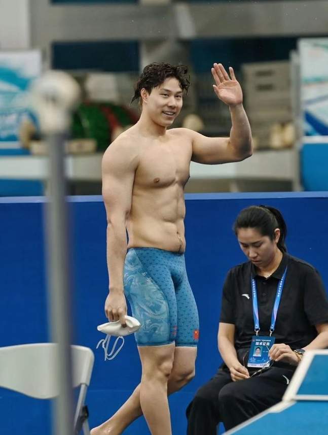 首个比赛日，张雨霏、覃海洋等顺利晋级决赛