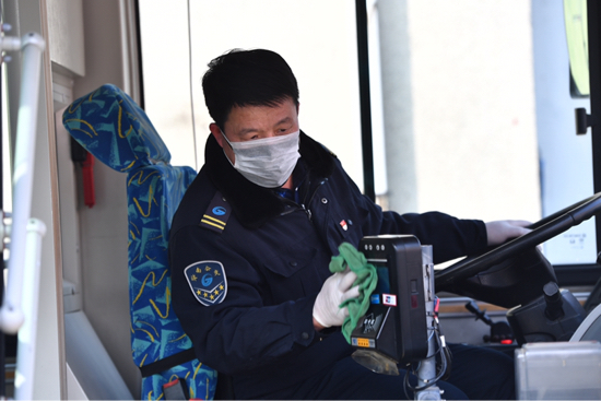 【防疫进行时 文明在行动】济南公交：严格落实消毒标准 打造免“疫”绿色公交