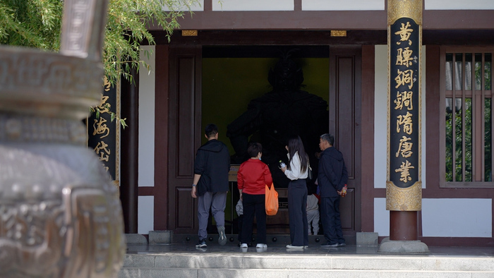 五龙潭公园里的秦琼祠
