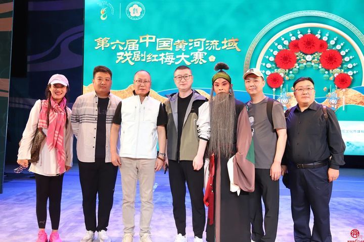 凝心聚力红梅折桂，群星闪耀一马当先