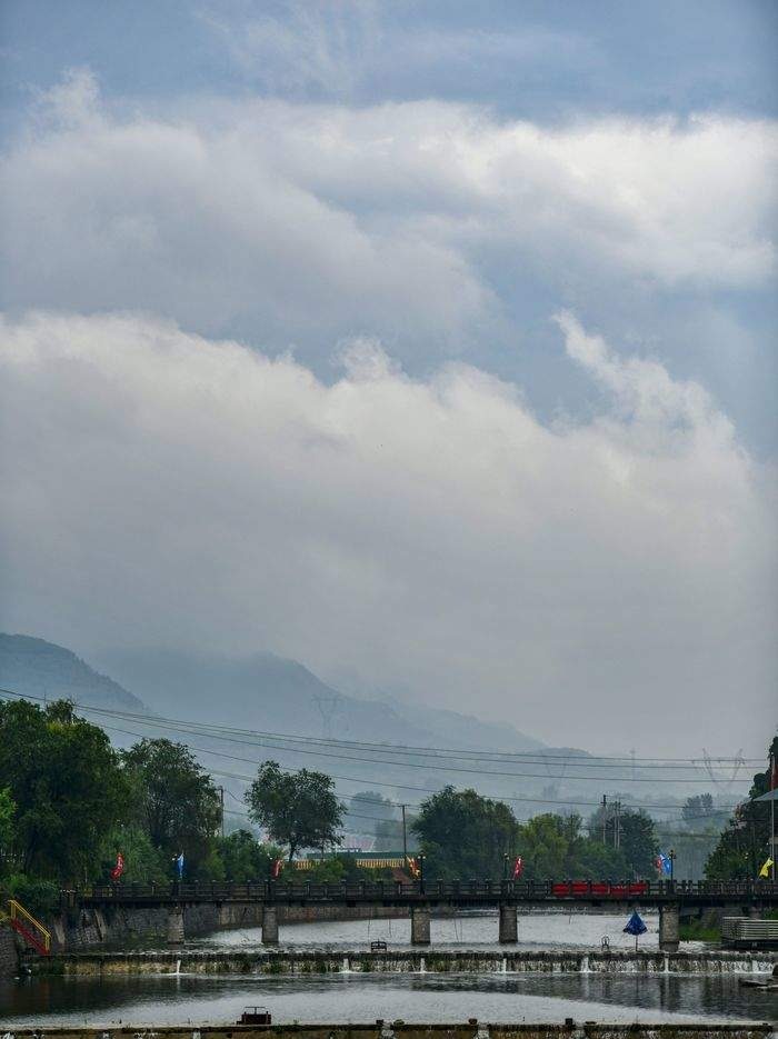 雨后山间图片