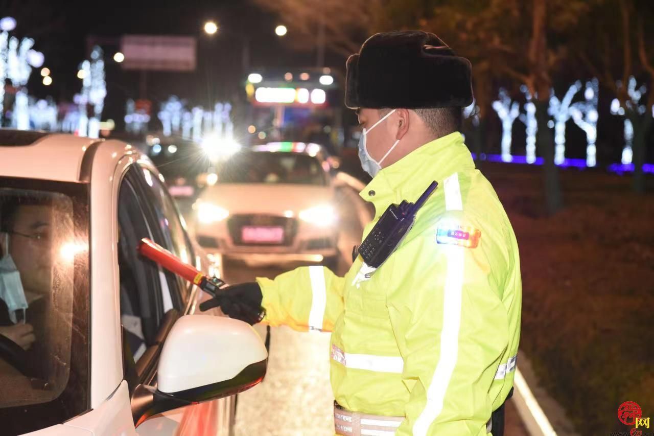 济南交警"春节不打烊" 夜查酒驾醉驾各3起