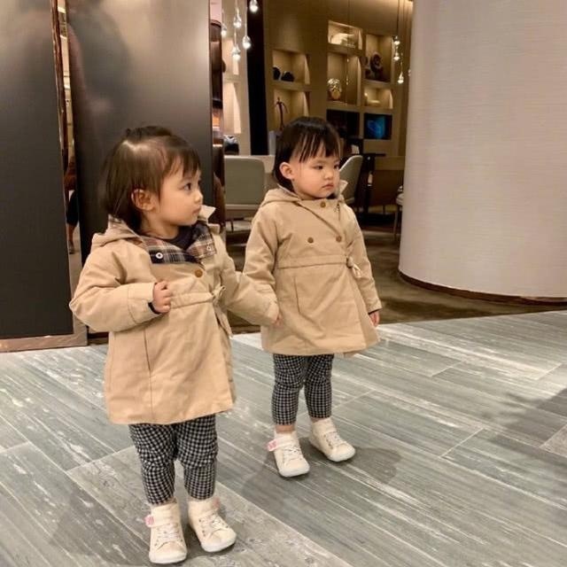 越来越漂亮！熊黛林新年首晒双胞胎女儿萌照