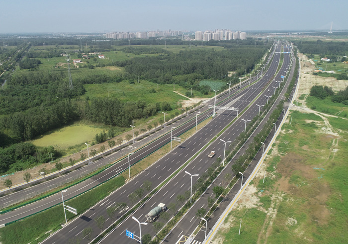 双向八车道还绿色节能济南黄河大道青银高速以南段通车运行