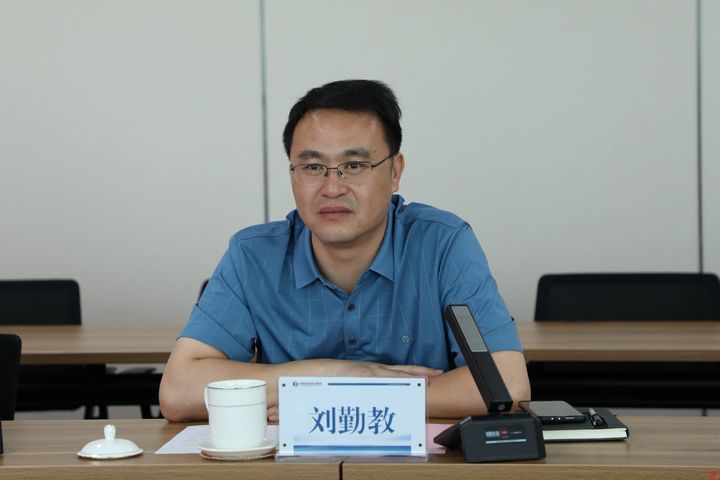 历城区环保局创新环评和排污许可同步审批首颁两证合一证书