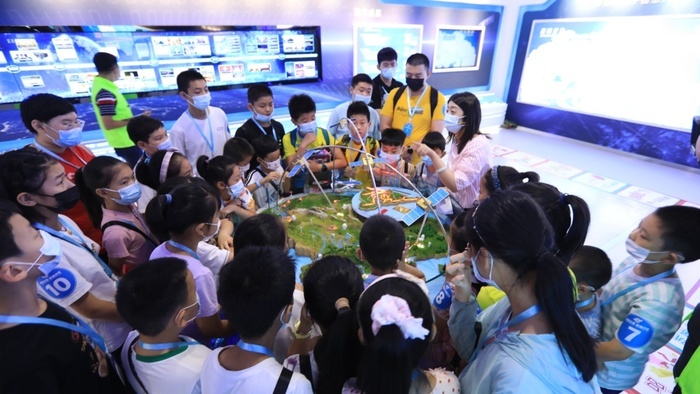 “未来已来”科普沙龙——小小科学家走进神秘“量子世界”　