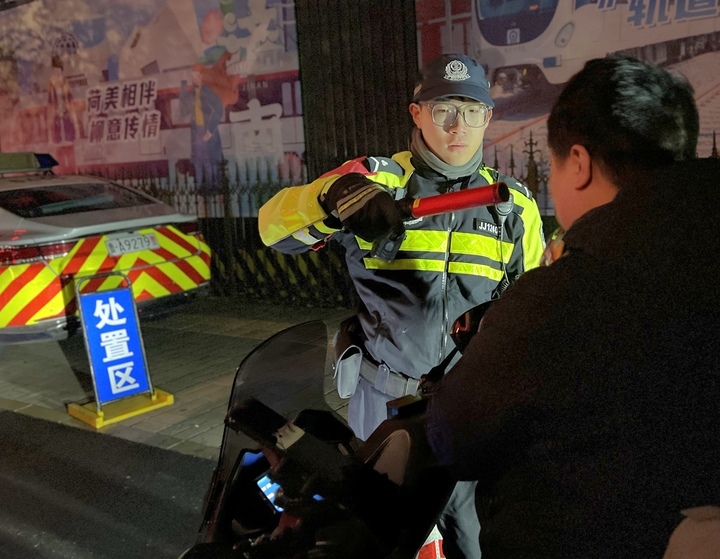 济南交警开展冬季常态化违法专项整治行动