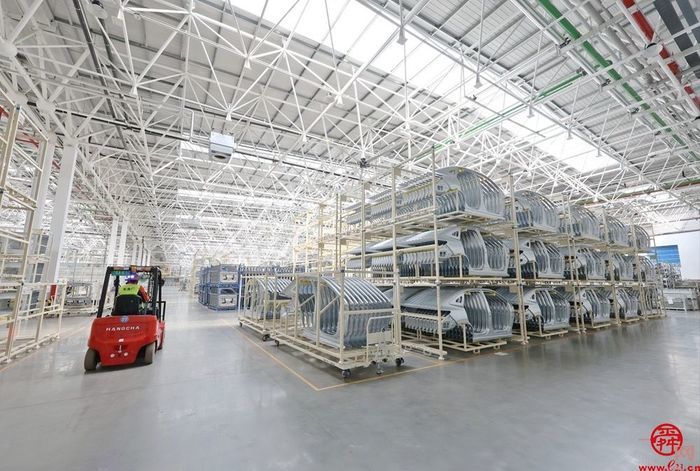 绿动齐鲁碳路未来年产纯电乘用车10万辆吉利汽车济南基地很硬核
