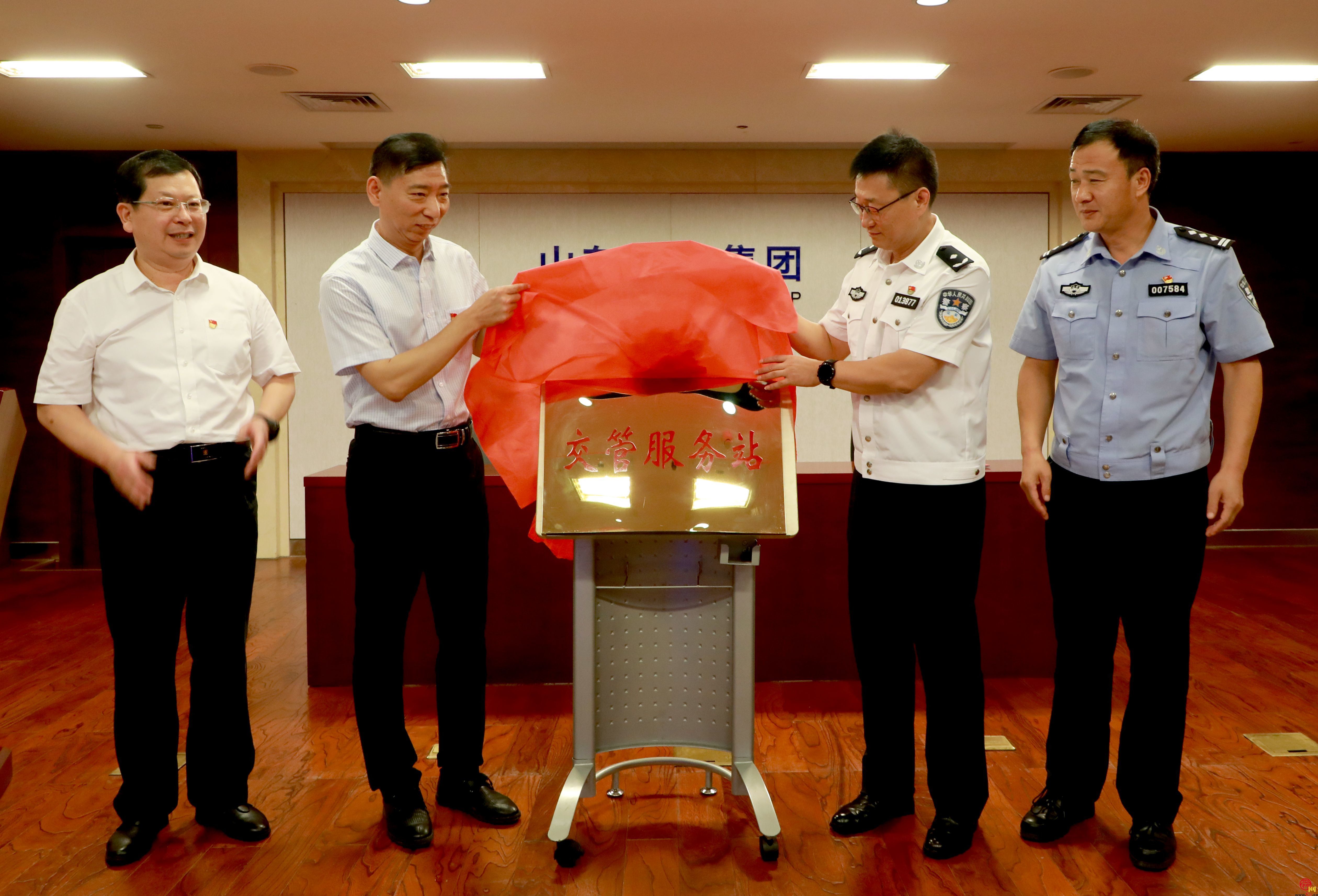 济南交警：“警企合作”共建交通工作社会化管理新模式