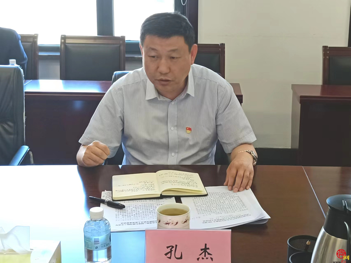 市体育局5名青年干部代表结合自身工作实际交流发言,孔杰局长对新时代