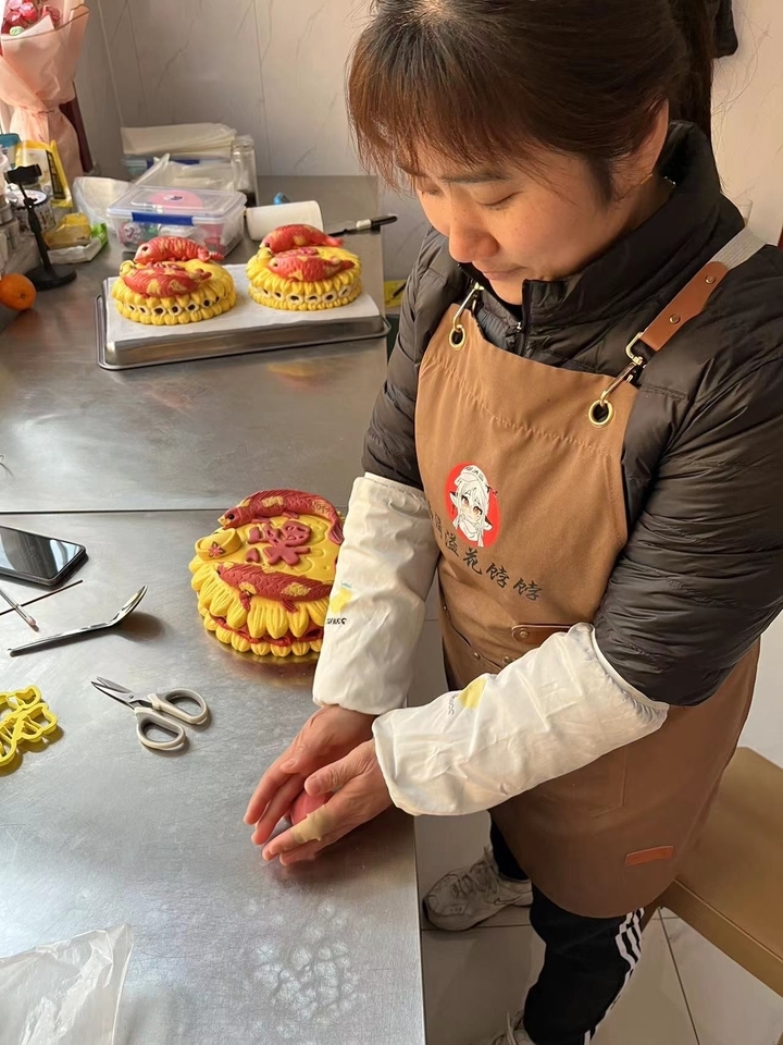 平阴80后女子巧手做花馍 指尖上演绎多彩世界