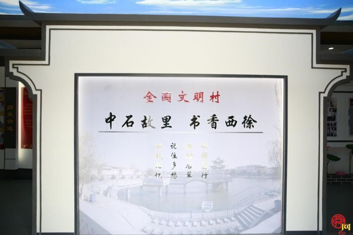 据汶阳镇副站长陈旭介绍,近年来西徐村投资建设书院,百米手绘文化墙