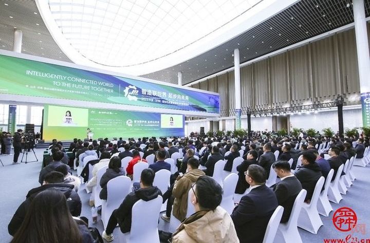 济南黄河国际会展中心“黄河之眼”玻璃穹顶引人瞩目，揭秘全球净展览面积最大的会展中心设计建设背后