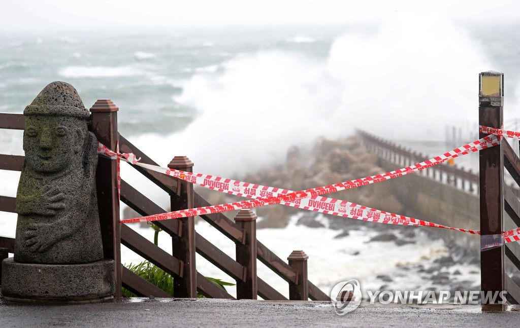 台风路径实时发布系统第8号台风巴威强势登陆韩国济州来往航线纷纷