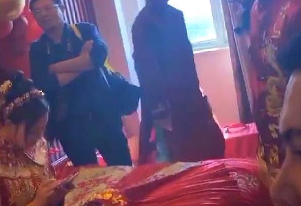 【名场面】接亲被丈母娘嫌给一万八太少什么情况?这是真爱吗？