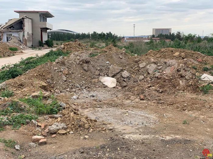 【啄木鸟在行动】章丘区鲍庄村附近渣土和建筑垃圾裸露