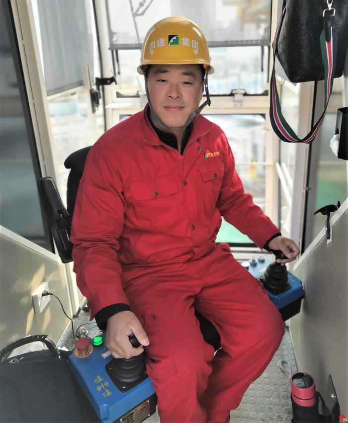 最美高空舞者济南四建塔式起重机司机刘顺卿
