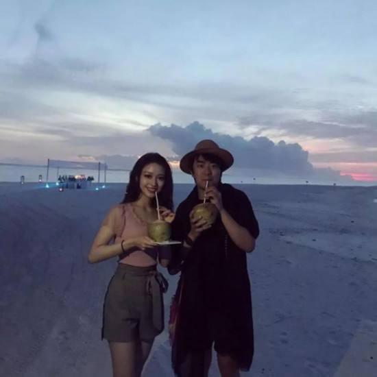 没怀孕？吉娜一把抱起150老公，郎朗：好大的力气