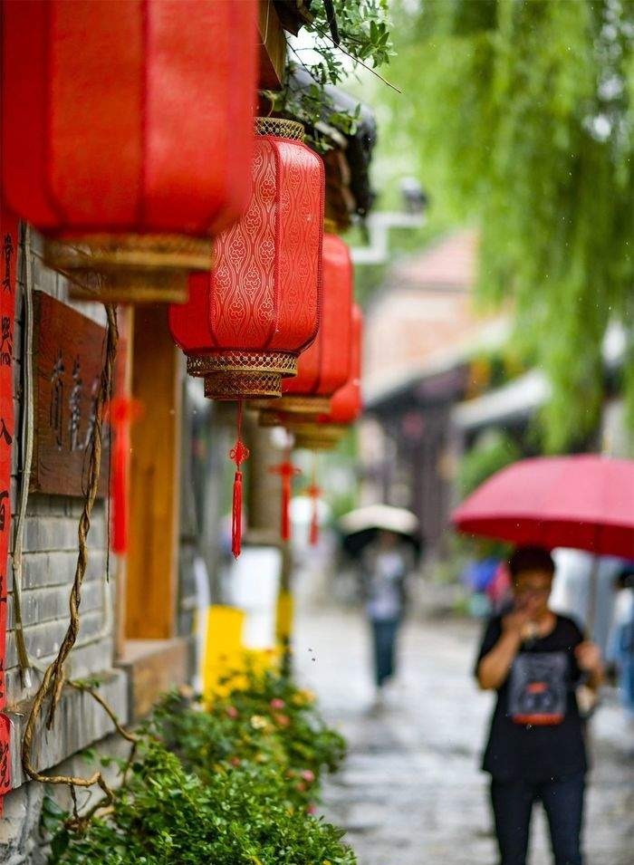 初秋绵绵细雨 老城美成了烟雨江南