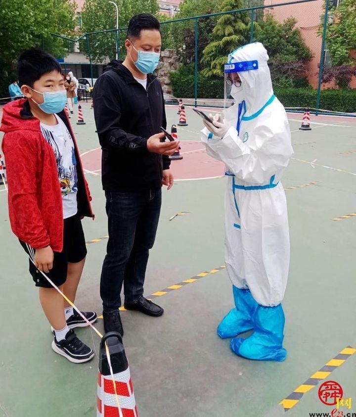 济南市公园发展服务中心李佳栩：当“小脸”女生变身“大白”是一种什么体验？