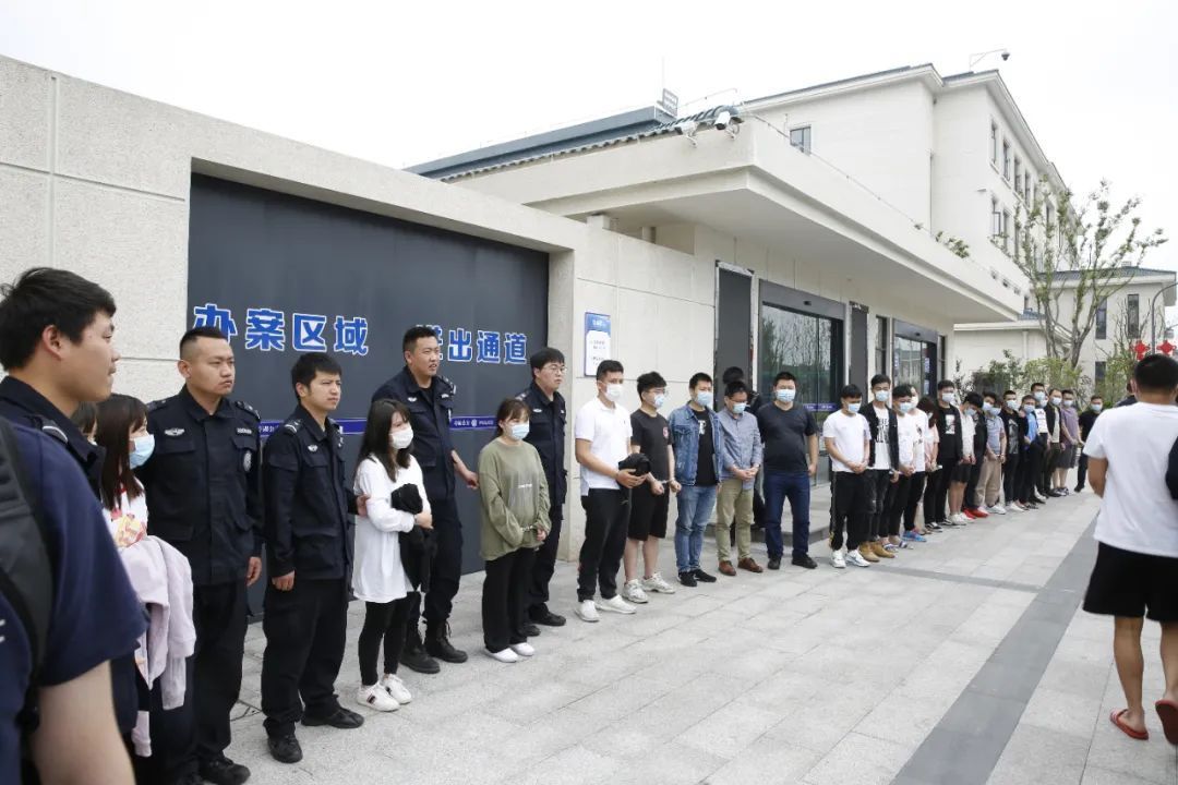 江苏盐城"极度文学"利用微信传播淫秽物品牟利案2020年6月11日,根据