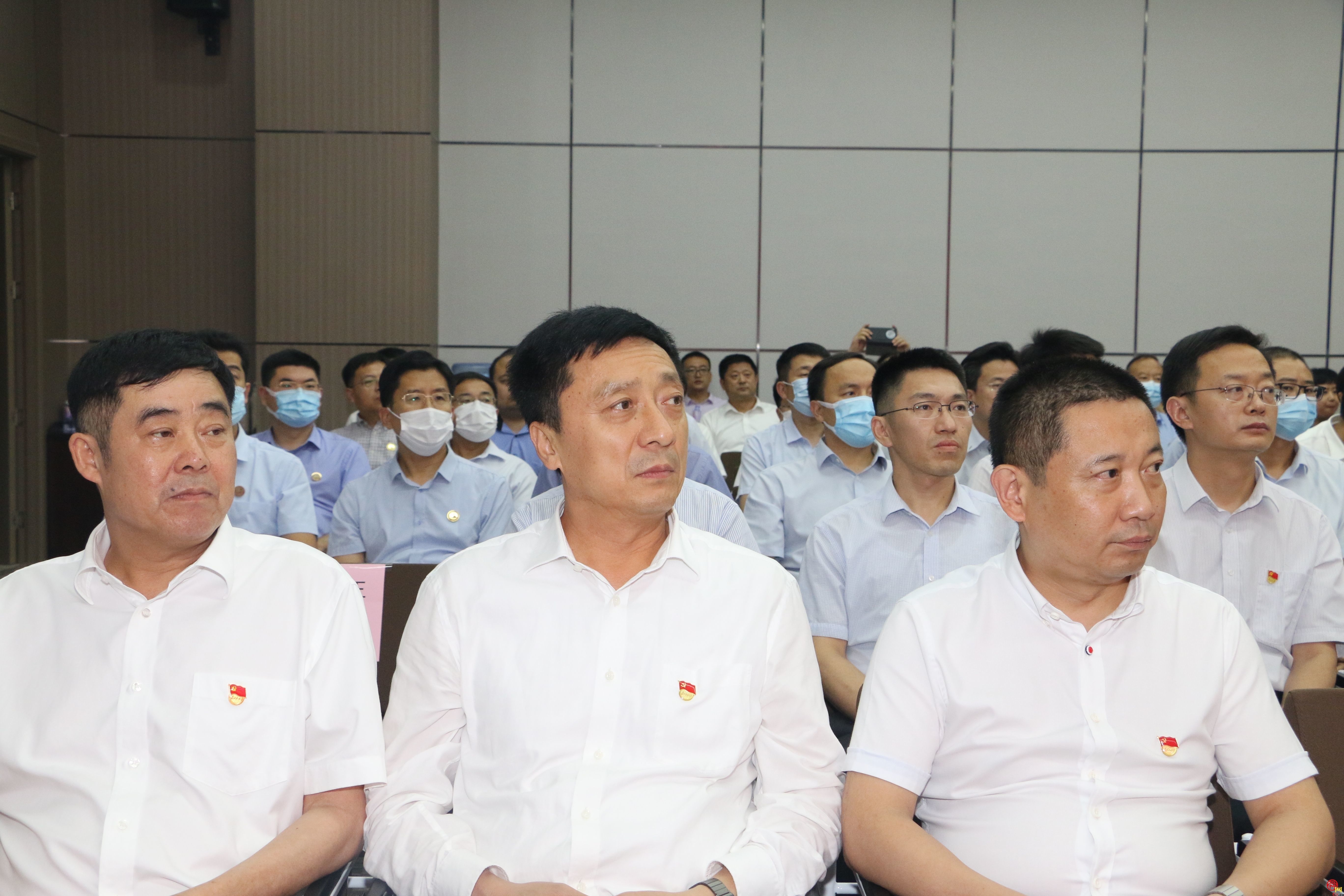 市委宣传部副部长虞凯,历城区委书记吕涛共同为"历城党史教育馆,中共