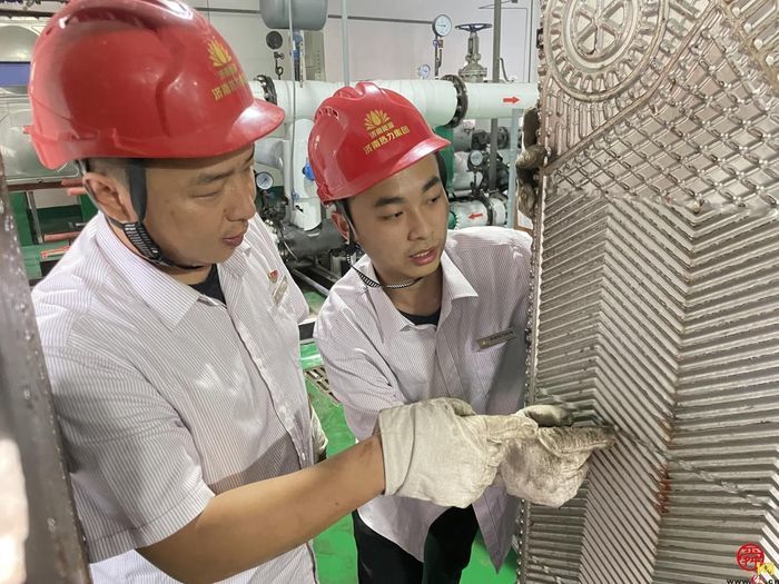 温心能源｜老人摔倒？必须帮！这个供暖管家好样的！