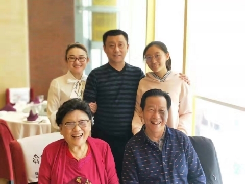 从此,钱金燕每天收到的第一声问候,都是来自丈夫时建新.