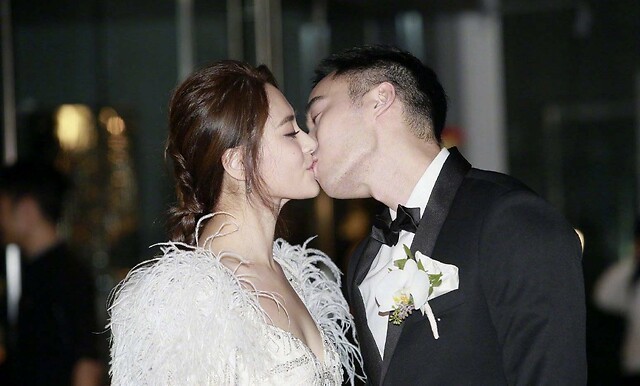 港媒曝阿娇赖弘国离婚导火索 探班要阿娇出钱，擅自公开离婚太绝情