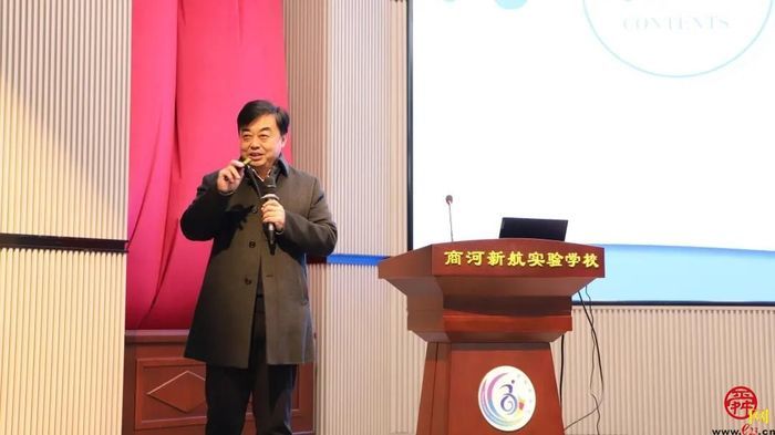 弘德中学李建华以"践行五好理念培育四成少年"为题发言】【县文昌实验