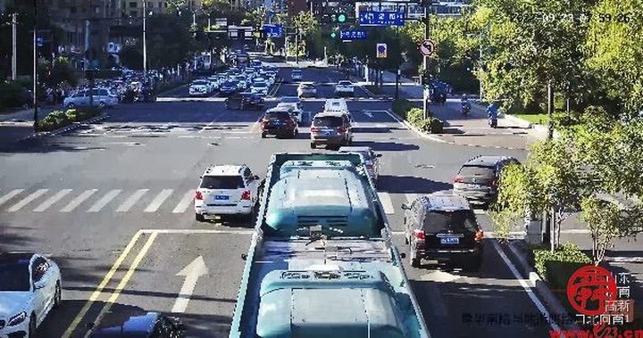 @济南人请注意旅游路-舜华南路交叉口已优化 通行效率明显提高