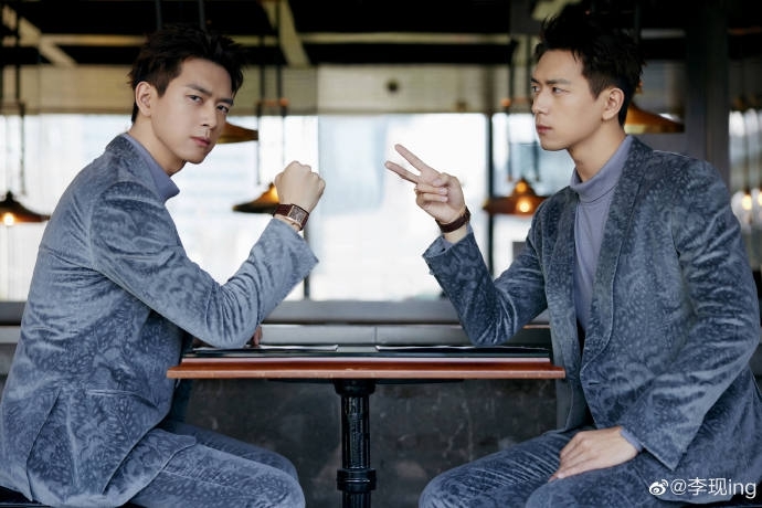 李现最新时尚大片曝光一身灰蓝色西装绅士有型