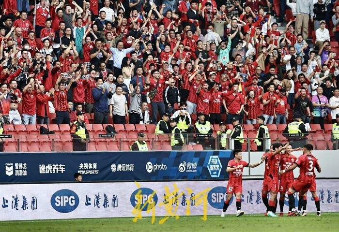 泰山队1:1上海海港，两队5人被罚下，上海海港提前一轮夺冠